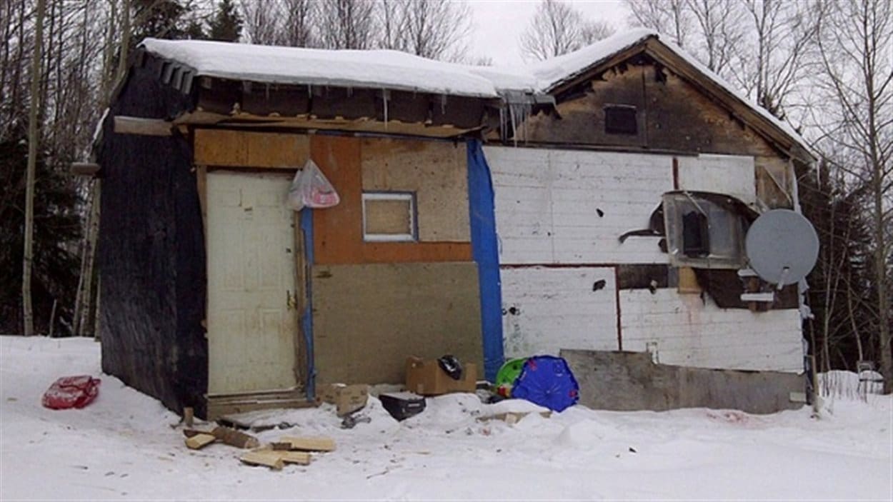 Une maison dans la réserve autochtone de Wasagamack situé à environ 600 km au nord de Winnipeg Une maison dans la réserve autochtone de Wasagamack situé à environ 600 km au nord de Winnipeg