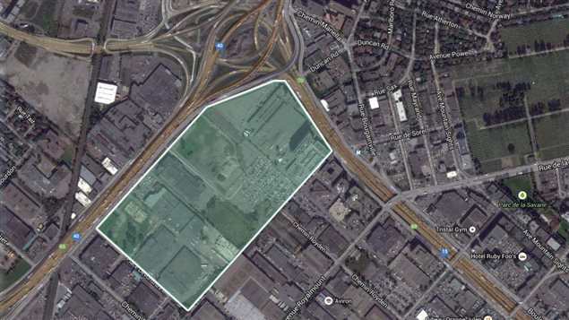 Secteur visé par le projet de centre-commercial à l'angle de l'autoroute Décarie et de la Métropolitaine dans Ville Mont-Royal Secteur visé par le projet de centre-commercial à l'angle de l'autoroute Décarie et de la Métropolitaine dans Ville Mont-Royal