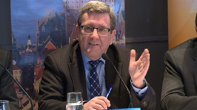 Le maire de Québec, Régis Labeaume, estime que le projet doit être financé par les gouvernements. Le maire de Québec, Régis Labeaume, estime que le projet doit être financé par les gouvernements.