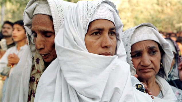 Des femmes sur un marché de Larkana, au Pakistan