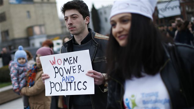 Des manifestants à Tbilissi en Géorgie réclament une meilleure représentation politique des femmes. Des manifestants à Tbilissi en Géorgie réclament une meilleure représentation politique des femmes.