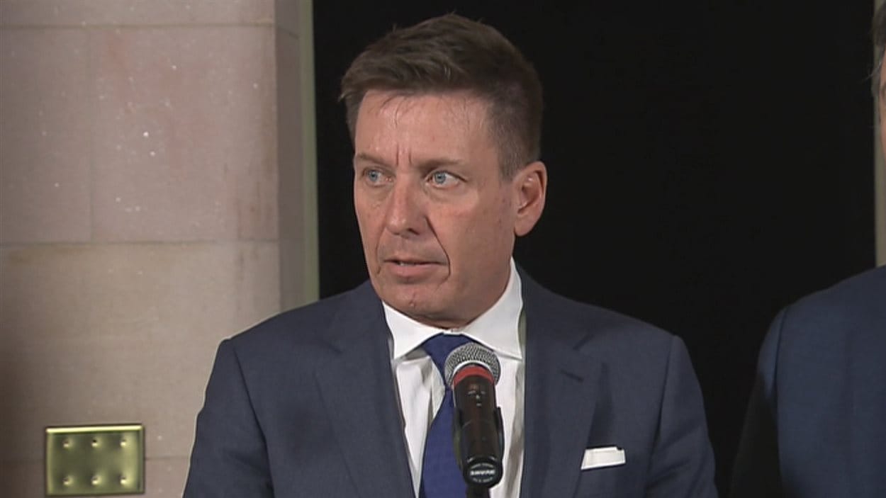 Le ministre des Affaires municipales Pierre Moreau Le ministre des Affaires municipales Pierre Moreau
