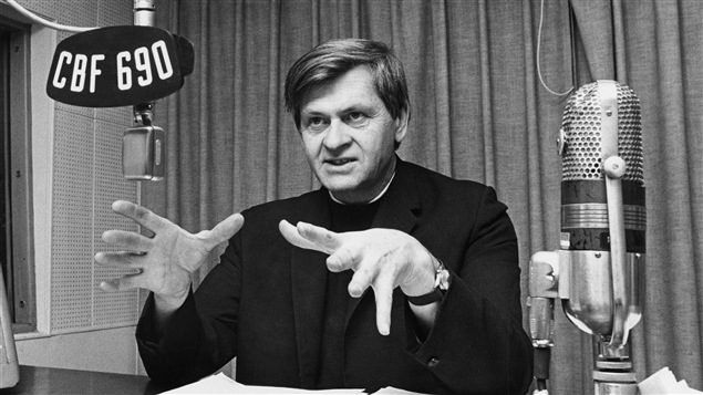 Le père dominicain Benoît Lacroix, dans un studio, en 1972. Le père dominicain Benoît Lacroix, dans un studio, en 1972.