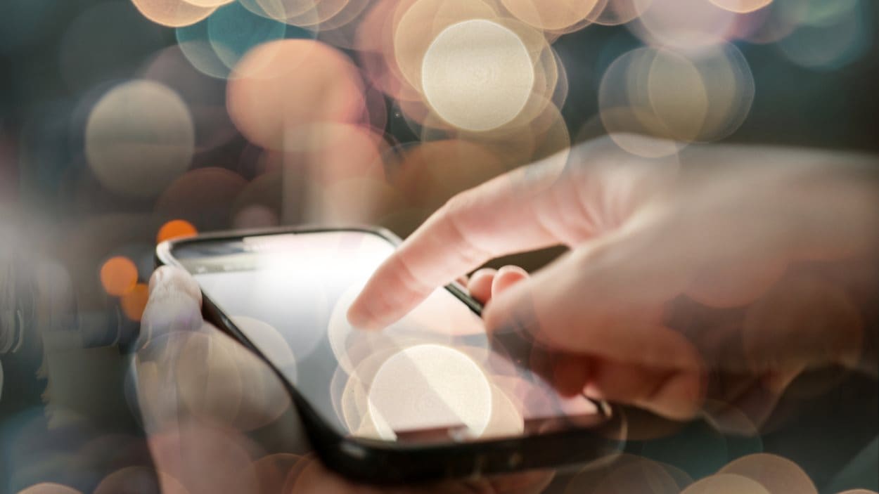 La ville intelligente au bout de ses doigts à l'aide d'applications sur appareil mobile La ville intelligente au bout de ses doigts à l'aide d'applications sur appareil mobile