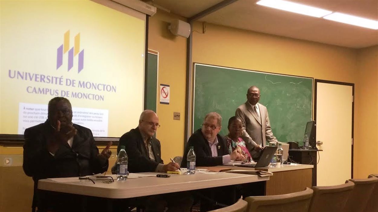 Table ronde à l'Université de Moncton contre le racisme Table ronde à l'Université de Moncton contre le racisme