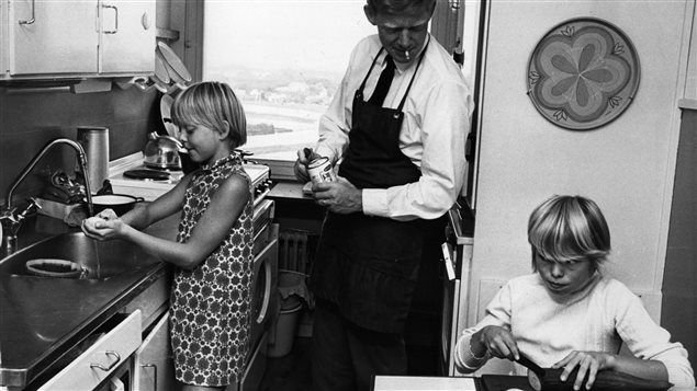Cuisiner en famille en 1969