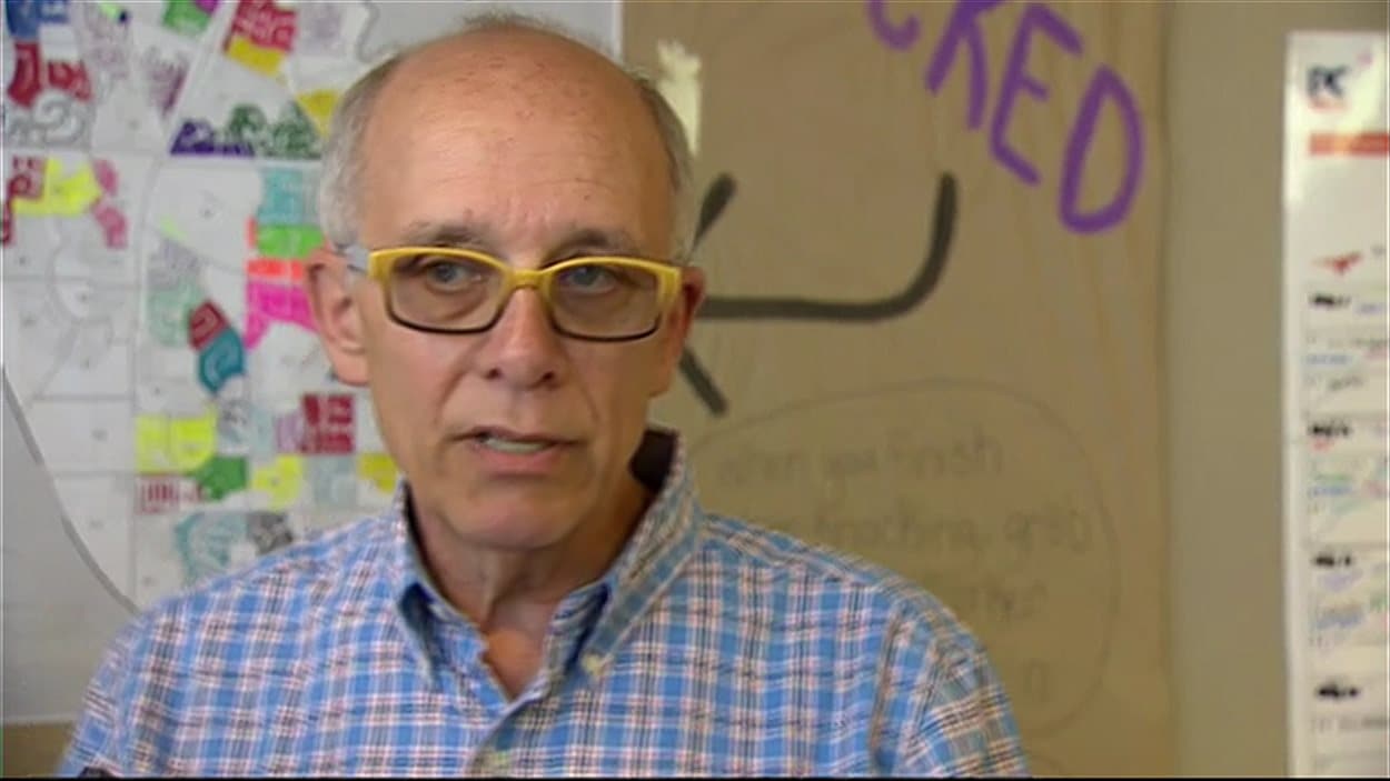 Stephen Mandel, l'actuel ministre de la Santé et candidat du Parti progressiste-conservateur dans Edmonton Whitemud. Stephen Mandel, l'actuel ministre de la Santé et candidat du Parti progressiste-conservateur dans Edmonton Whitemud.