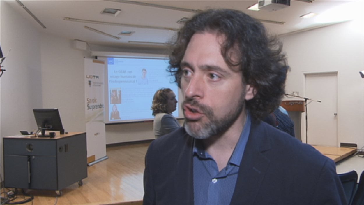 Le professeur Étienne St-Jean, titulaire de la Chaire de recherche sur la carrière entrepreneuriale Le professeur Étienne St-Jean, titulaire de la Chaire de recherche sur la carrière entrepreneuriale