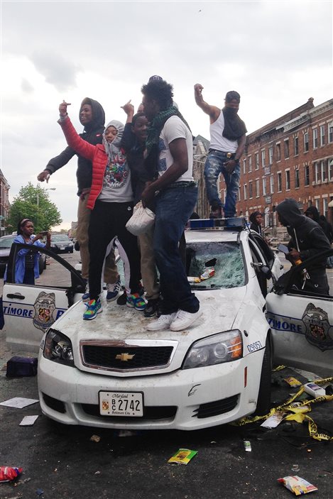 Des émeutiers à Baltimore Des émeutiers à Baltimore