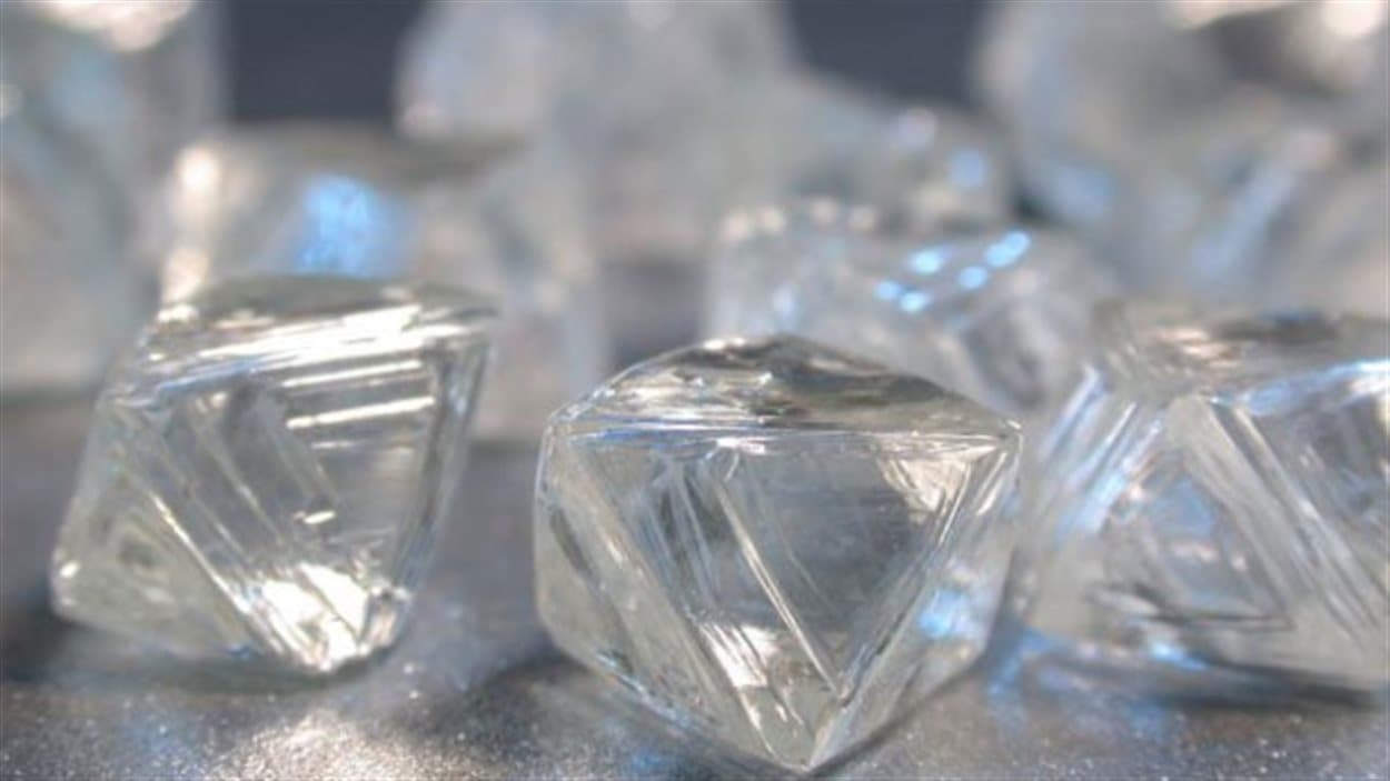 Des diamants de la mine Victor de De Beers près d'Attawapiskat dans le Grand Nord de l'Ontario Des diamants de la mine Victor de De Beers près d'Attawapiskat dans le Grand Nord de l'Ontario