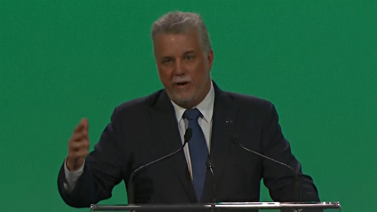 Le premier ministre du Québec, Philippe Couillard, livre un discours aux assises de l'UMQ. Le premier ministre du Québec, Philippe Couillard, livre un discours aux assises de l'UMQ.