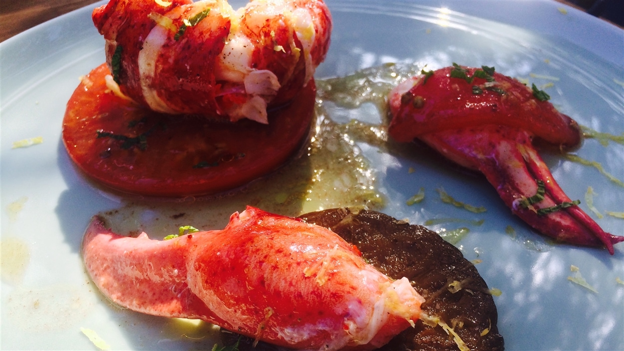 Salade de homard, d’aubergines et de tomates confites à la coriandre Salade de homard, d’aubergines et de tomates confites à la coriandre
