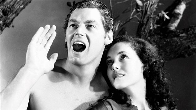 Portrait de Maureen O'Sullivan dans les bras de Johnny Weissmuller dans <em>Tarzan s'évade</em> (1936) Portrait de Maureen O'Sullivan dans les bras de Johnny Weissmuller dans <em>Tarzan s'évade</em> (1936)