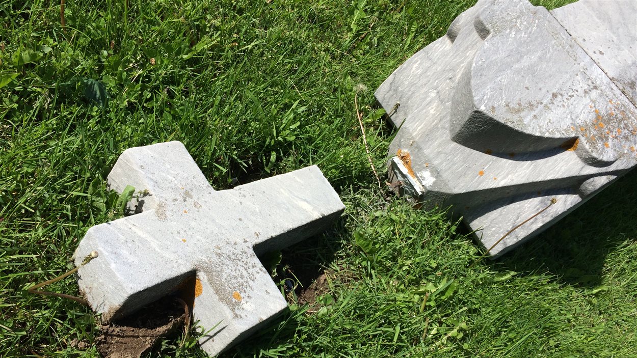 Le cimetière Saint-Charles a été vandalisé la nuit dernière Le cimetière Saint-Charles a été vandalisé la nuit dernière