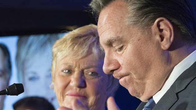 Le chef de la CAQ François Legault et sa candidate défaite Jocelyne Cazin Le chef de la CAQ François Legault et sa candidate défaite Jocelyne Cazin
