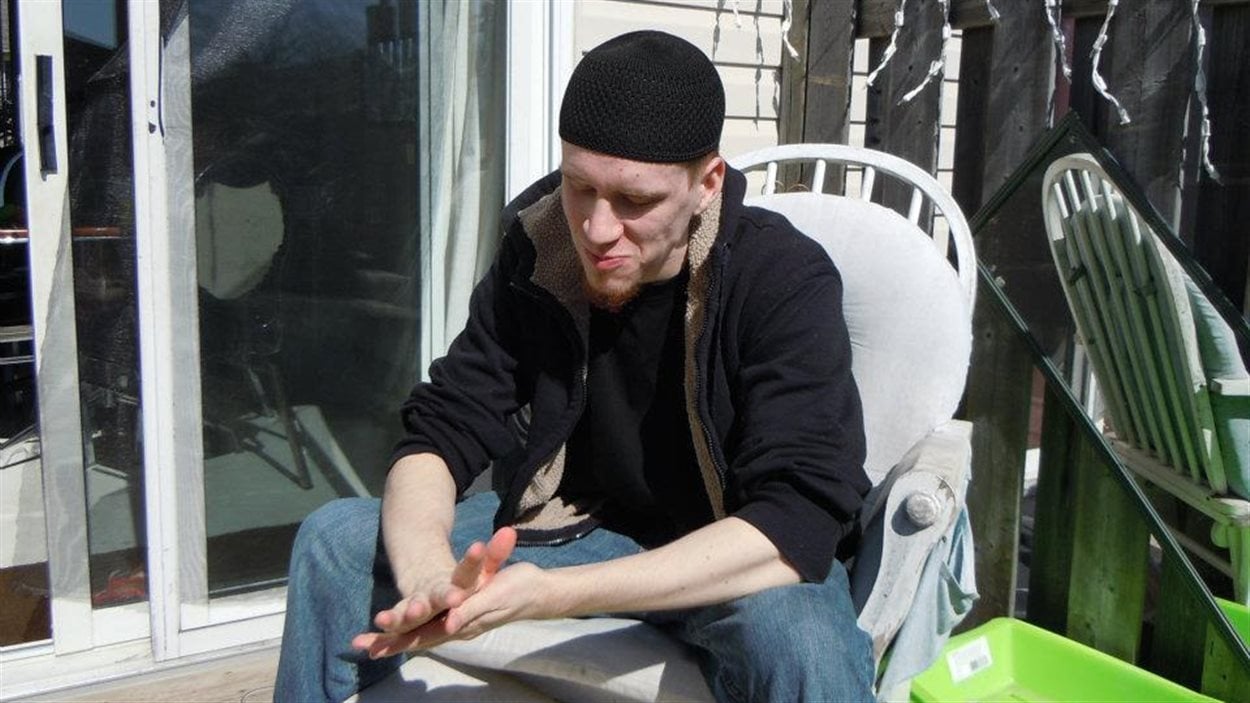 Aaron Driver, alias Harun Abdurahman, est considéré comme un extrémiste sympathisant du groupe armé État islamique par le Service canadien du renseignement de sécurité
Aaron Driver, alias Harun Abdurahman, est considéré comme un extrémiste sympathisant du groupe armé État islamique par le Service canadien du renseignement de sécurité Aaron Driver, alias Harun Abdurahman, est considéré comme un extrémiste sympathisant du groupe armé État islamique par le Service canadien du renseignement de sécurité
Aaron Driver, alias Harun Abdurahman, est considéré comme un extrémiste sympathisant du groupe armé État islamique par le Service canadien du renseignement de sécurité