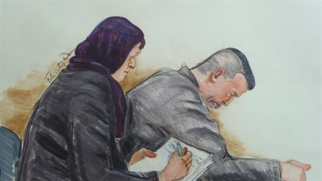 Un dessin de cour montre John Nuttall et Amanda Korody à leur procès à Vancouver le 29 mai 2015. Un dessin de cour montre John Nuttall et Amanda Korody à leur procès à Vancouver le 29 mai 2015.