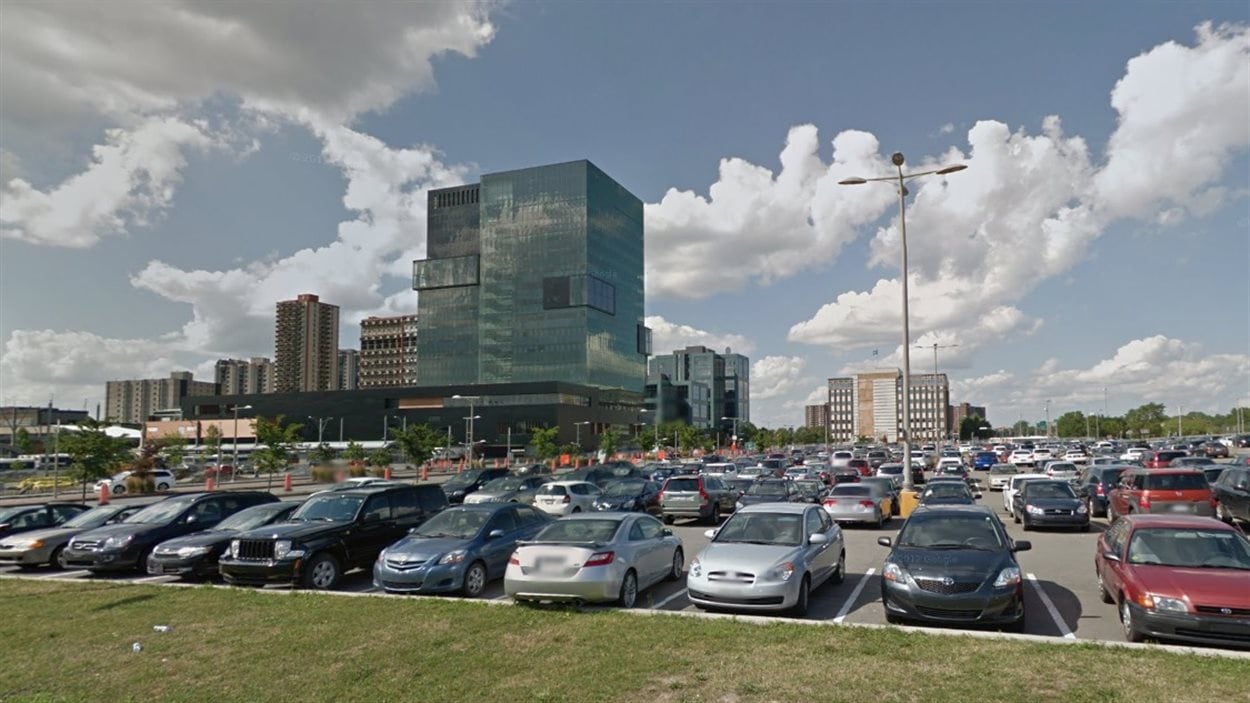 Un stationnement de Longueuil Un stationnement de Longueuil