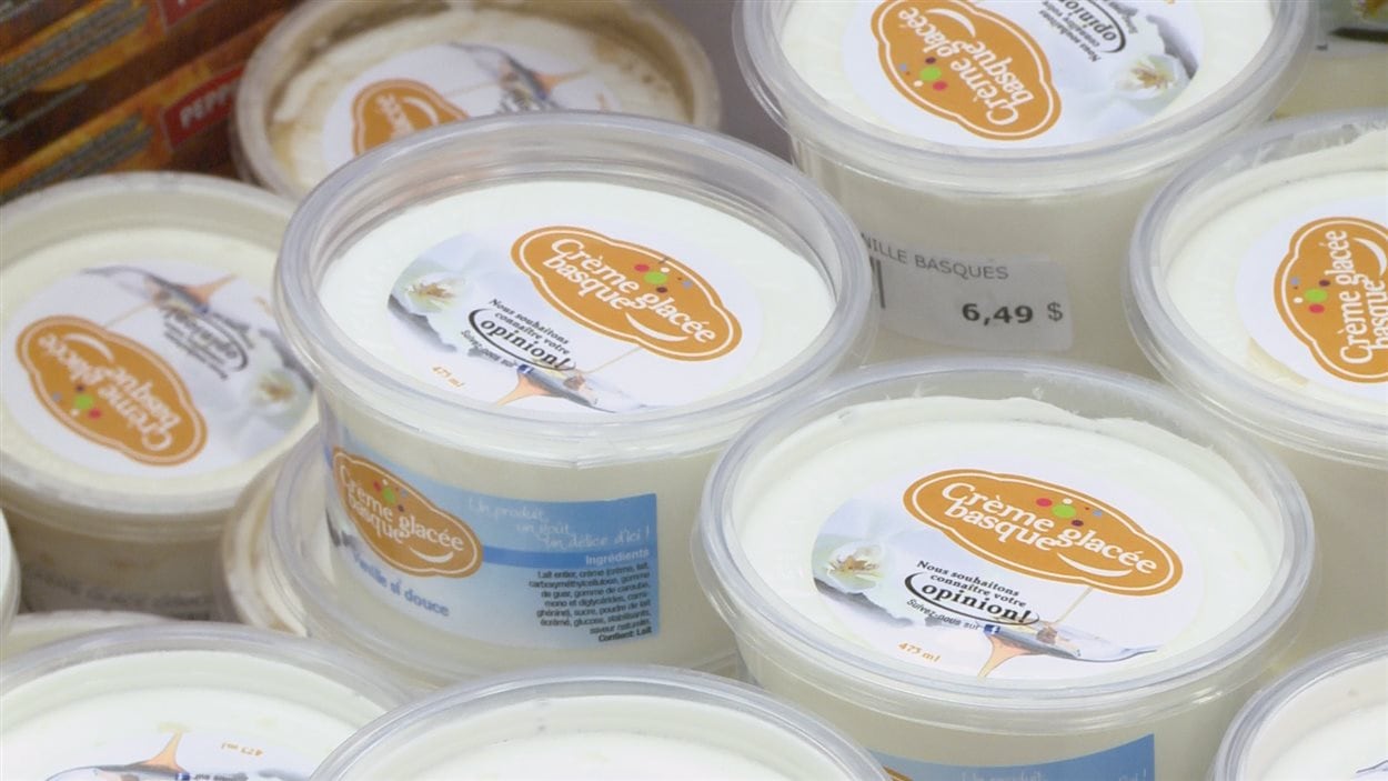 Pour le moment, la crème glacée est disponible en deux saveurs. Pour le moment, la crème glacée est disponible en deux saveurs.