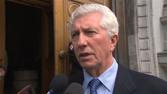 Le chef du Bloc québécois et ami de Jean Doré, Gilles Duceppe, a rendu hommage à l'ancien maire de Montréal, le 21 juin, à l'hôtel de ville. Le chef du Bloc québécois et ami de Jean Doré, Gilles Duceppe, a rendu hommage à l'ancien maire de Montréal, le 21 juin, à l'hôtel de ville.