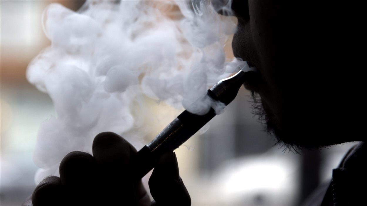 La cigarette électronique n'est plus la bienvenue dans de nombreux lieux publics de Calgary. La cigarette électronique n'est plus la bienvenue dans de nombreux lieux publics de Calgary.