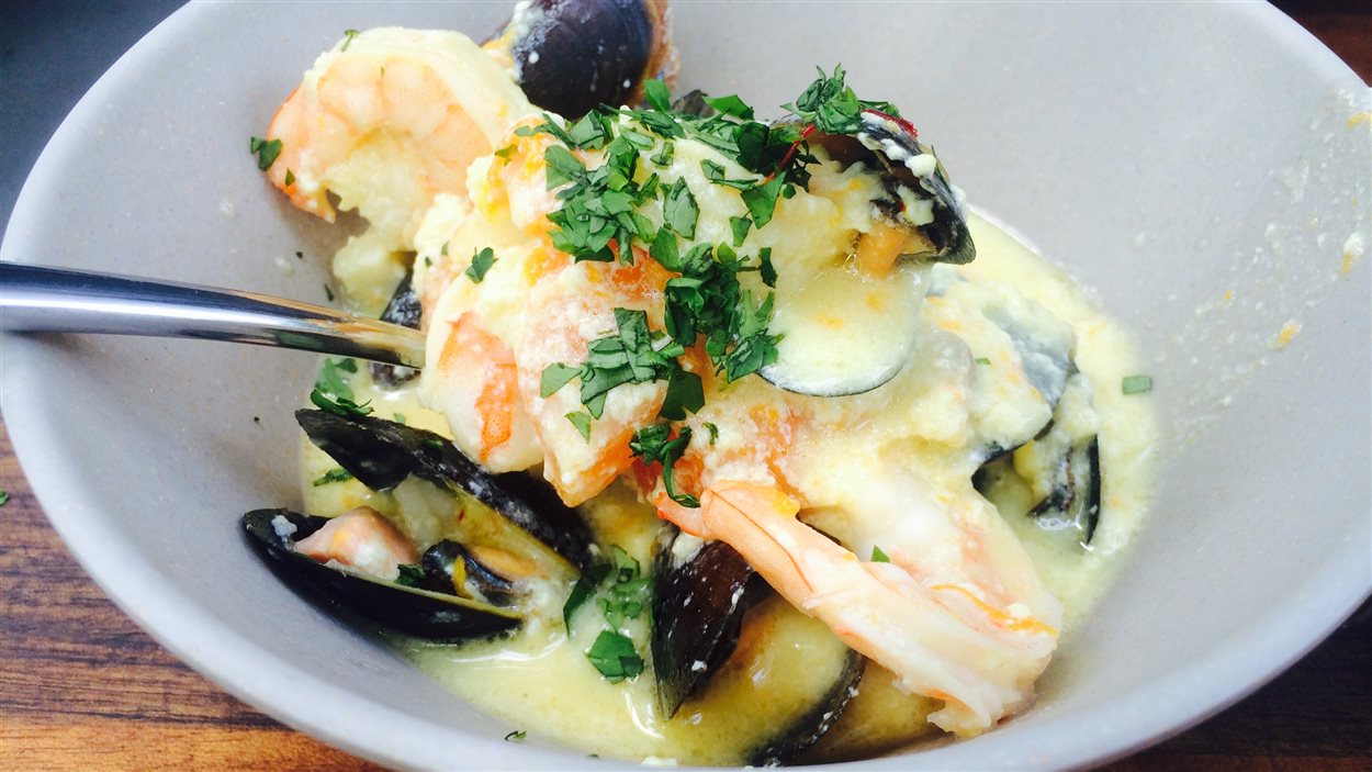 Chaudrée de fruits de mer Par Ici L'été ICI RadioCanada.ca