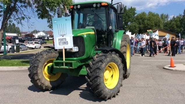 Les agriculteurs manifestent à Roberval pour le maintien de la gestion de l'offre Les agriculteurs manifestent à Roberval pour le maintien de la gestion de l'offre