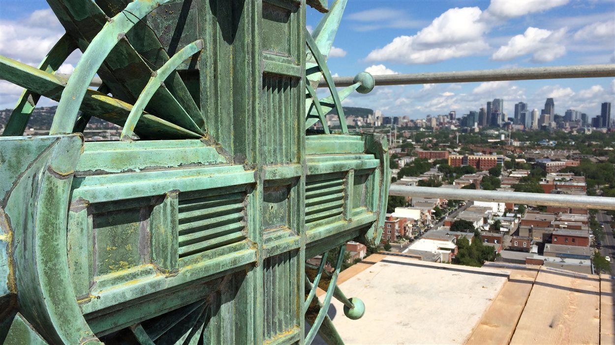 Il faut monter 200 marches pour atteindre l'un des plus hauts clochers de l'île de Montréal, restauré en ce moment à Verdun. Il faut monter 200 marches pour atteindre l'un des plus hauts clochers de l'île de Montréal, restauré en ce moment à Verdun.