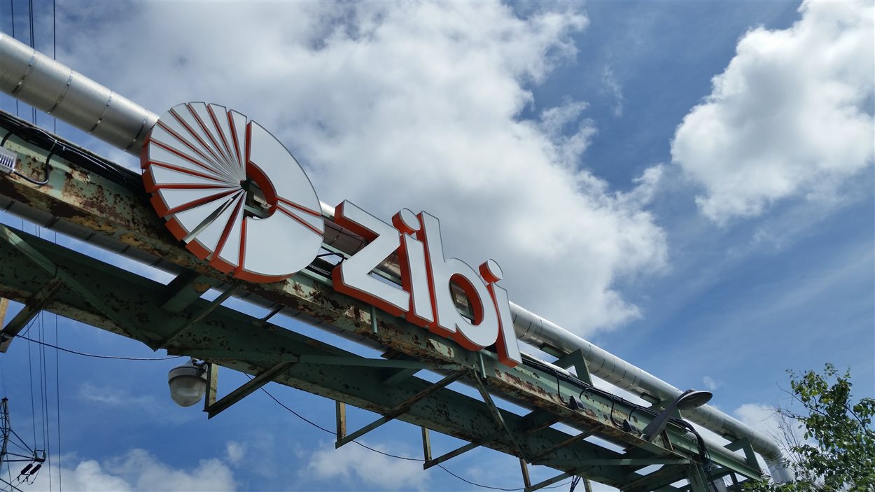 Un logo du projet immobilier et commercial Zibi, mené par Windmill sur les anciens terrains de l'usine Domtar, dans le secteur de Hull. Un logo du projet immobilier et commercial Zibi, mené par Windmill sur les anciens terrains de l'usine Domtar, dans le secteur de Hull.