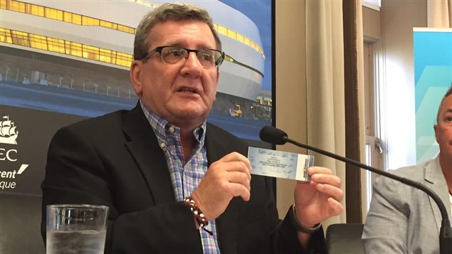 La population peut se procurer gratuitement des billets pour visiter l'amphithéâtre. La population peut se procurer gratuitement des billets pour visiter l'amphithéâtre.