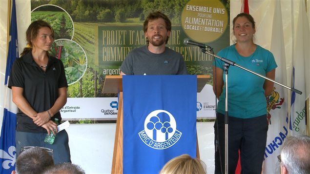 De gauche à droite : Véronique Gagné, Jonathan Palardy et Anne Leclerc, du Projet d'agriculture communautaire d'Argenteuil. De gauche à droite : Véronique Gagné, Jonathan Palardy et Anne Leclerc, du Projet d'agriculture communautaire d'Argenteuil.