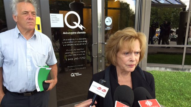 La mairesse de Saint-Adolphe-d'Howard, Lisette Lapointe, s'est dite consternée à sa sortie de sa rencontre avec Hydro-Québec. La mairesse de Saint-Adolphe-d'Howard, Lisette Lapointe, s'est dite consternée à sa sortie de sa rencontre avec Hydro-Québec.