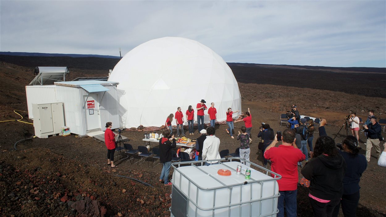 Le dôme où se déroule l'expérience de la NASA, sur les pentes du volcan Mauna Loa, à Hawaï. Le dôme où se déroule l'expérience de la NASA, sur les pentes du volcan Mauna Loa, à Hawaï.
