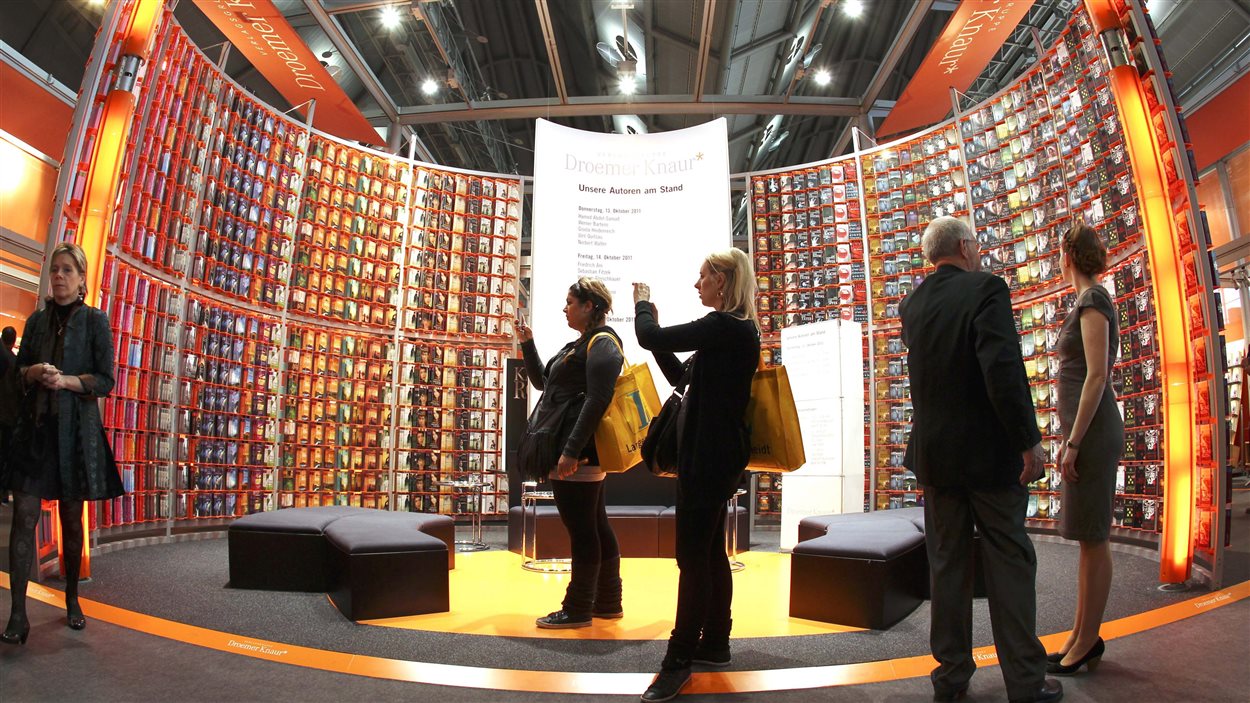 Un des kiosques de la Foire du livre de Francfort, la plus importante au monde Un des kiosques de la Foire du livre de Francfort, la plus importante au monde