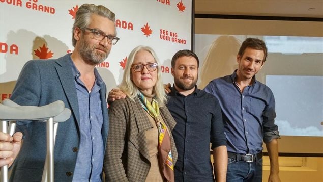 Le producteur Sylvain Corbeil, la directrice générale de Téléfilm Canada Carolle Brabant, le réalisateur Maxime Giroux et le coscénariste Alexandre Laferrière Le producteur Sylvain Corbeil, la directrice générale de Téléfilm Canada Carolle Brabant, le réalisateur Maxime Giroux et le coscénariste Alexandre Laferrière