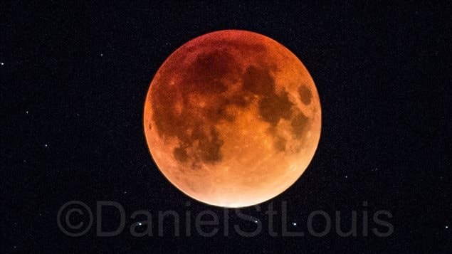 Une image de la super Lune prise par le photographe professionnel Daniel St-Louis Une image de la super Lune prise par le photographe professionnel Daniel St-Louis