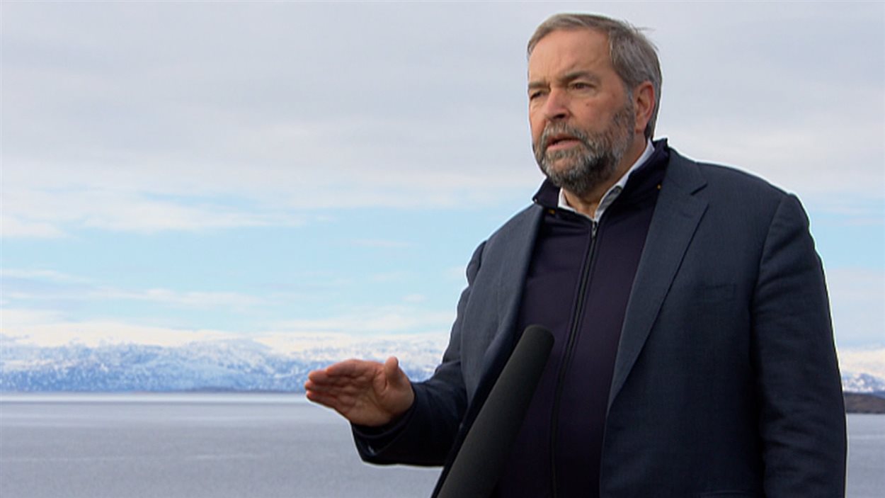 Le chef du Nouveau Parti démocratique, Thomas Mulcair, était à Iqaluit, au Nunavut, pour présenter de nouveaux engagements en matière de lutte contre les changements climatiques. Le chef du Nouveau Parti démocratique, Thomas Mulcair, était à Iqaluit, au Nunavut, pour présenter de nouveaux engagements en matière de lutte contre les changements climatiques.