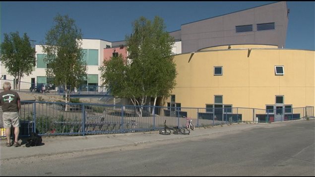 façade de l'école Allain St-Cyr de Yellowknife façade de l'école Allain St-Cyr de Yellowknife