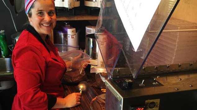 Du chocolat fabriqué de A à Z à la Brûlerie du Quai de Carleton-sur-Mer Du chocolat fabriqué de A à Z à la Brûlerie du Quai de Carleton-sur-Mer
