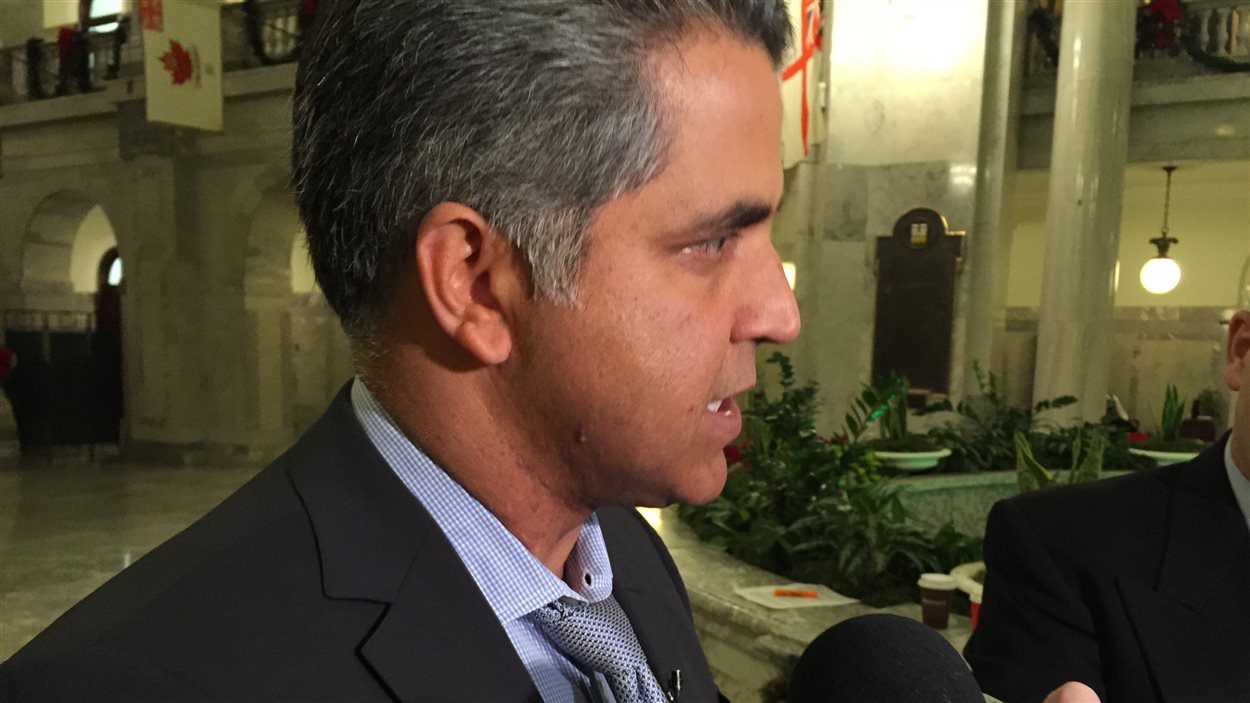 Le ministre des Services à la personne de l'Alberta, Irfan Sabir. Le ministre des Services à la personne de l'Alberta, Irfan Sabir.