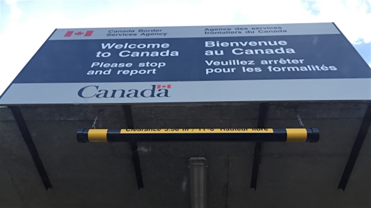 CBC a appris que les agents des services frontaliers auront désormais accès à une base de données plus complète. CBC a appris que les agents des services frontaliers auront désormais accès à une base de données plus complète.