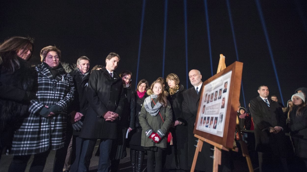 Le premier ministre Justin Trudeau a participé à une cérémonie sur le mont Royal pour souligner les 26 ans de la tuerie de Polytechnique. Le premier ministre Justin Trudeau a participé à une cérémonie sur le mont Royal pour souligner les 26 ans de la tuerie de Polytechnique.