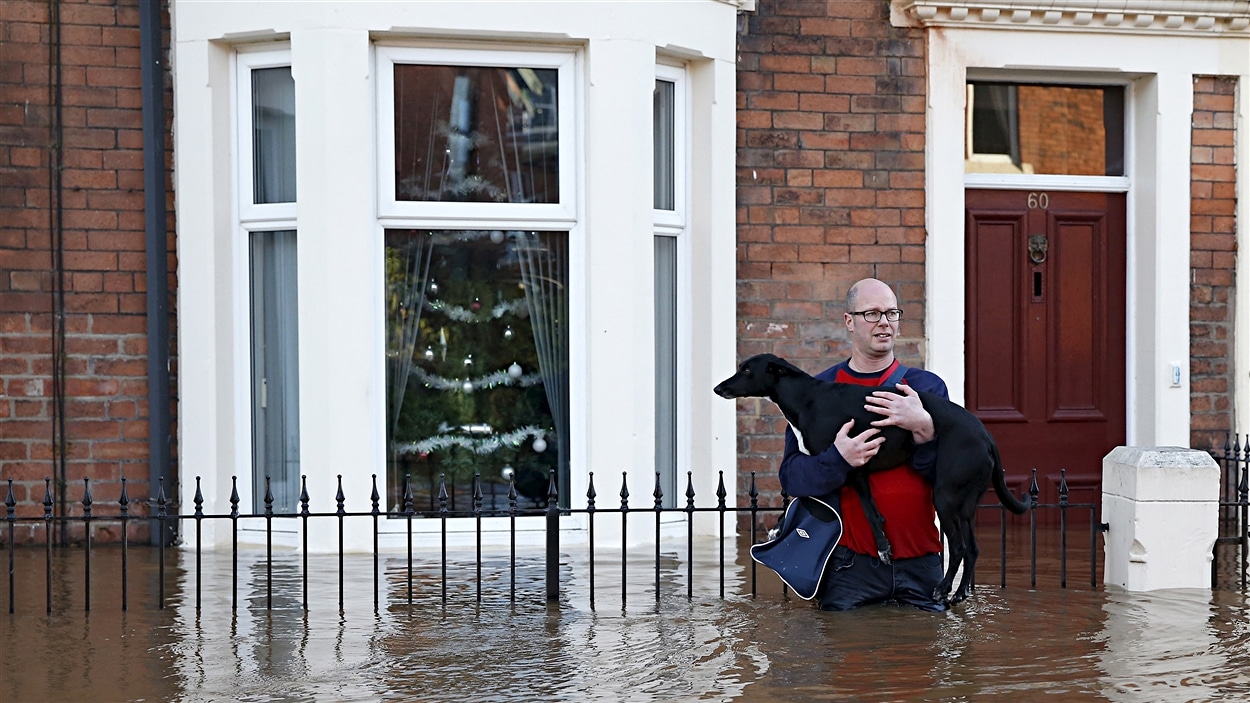 De fortes pluies ont causé des inondations à Carlisle en Grande-Bretagne en décembre 2015. De fortes pluies ont causé des inondations à Carlisle en Grande-Bretagne en décembre 2015.