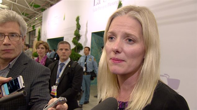 La ministre Catherine McKenna commente la conclusion d'un accord à Paris. La ministre Catherine McKenna commente la conclusion d'un accord à Paris.
