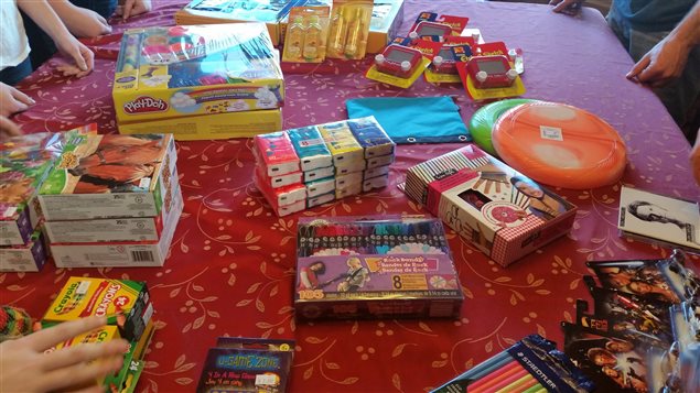 Des jeux et des jouets amassés par la famille McLean pour les réfugiés Des jeux et des jouets amassés par la famille McLean pour les réfugiés