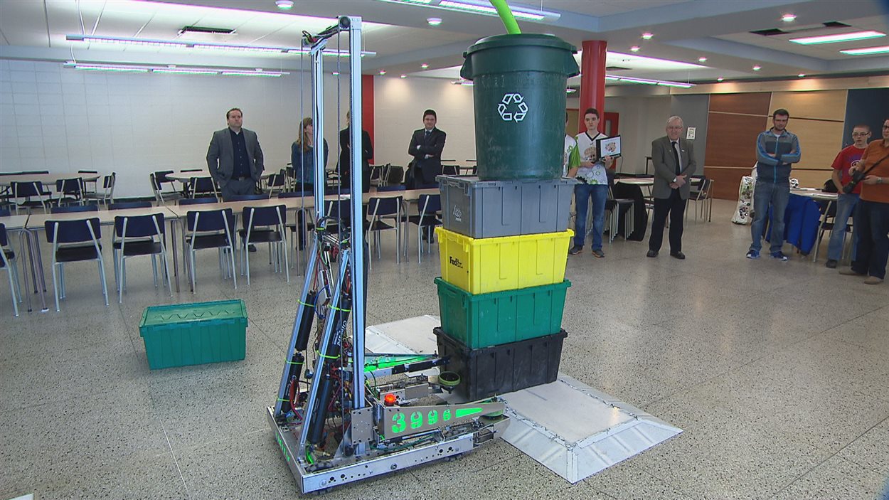Robot présenté par l'équipe de Rimouski en 2015 à la compétition First
Robot présenté par l'équipe de Rimouski en 2015 à la compétition First