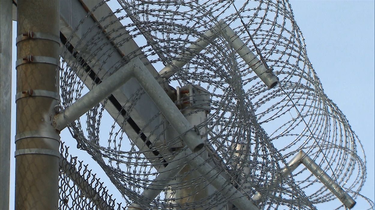 Les Autochtones représentent maintenant plus du quart de la population des prisons fédérales. Les Autochtones représentent maintenant plus du quart de la population des prisons fédérales.