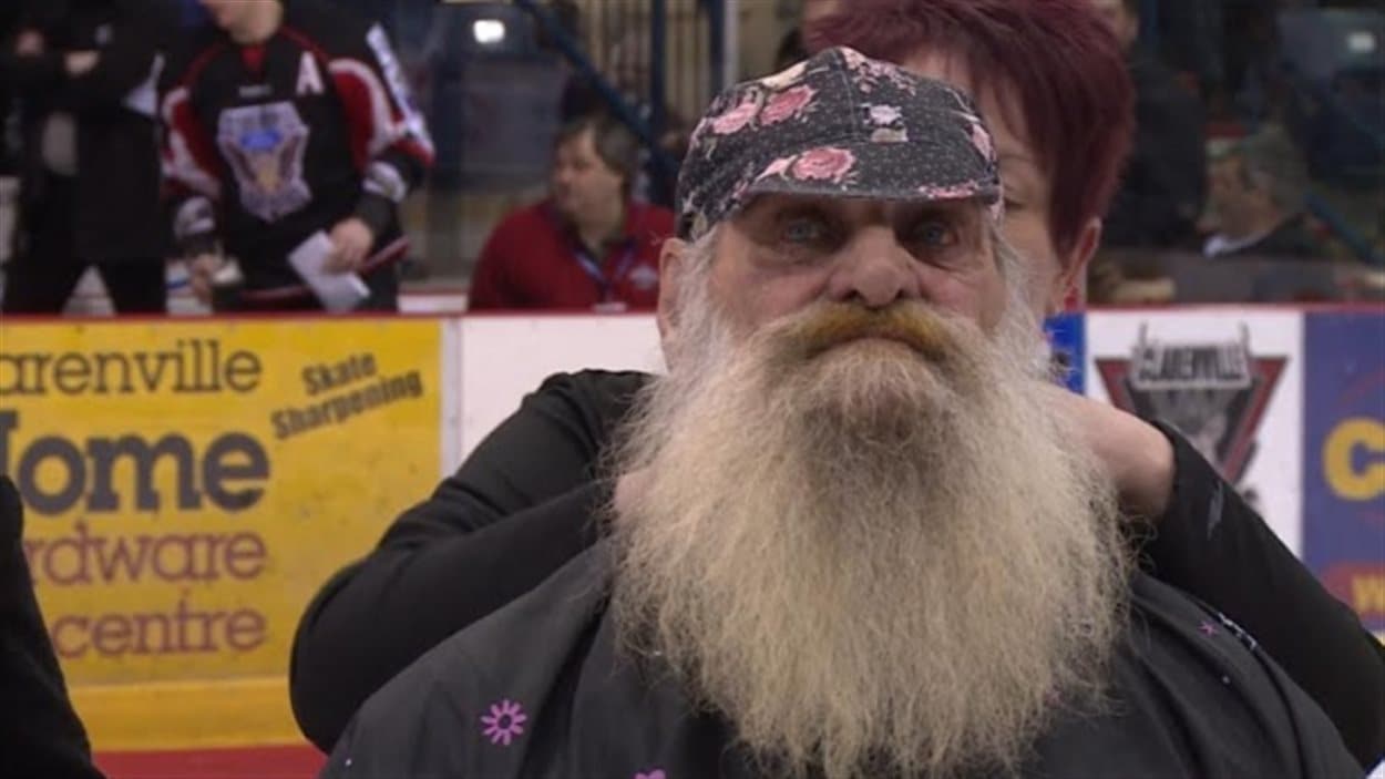 Un Terreneuvien rase sa barbe de 40 ans pour une bonne cause Un Terreneuvien rase sa barbe de 40 ans pour une bonne cause