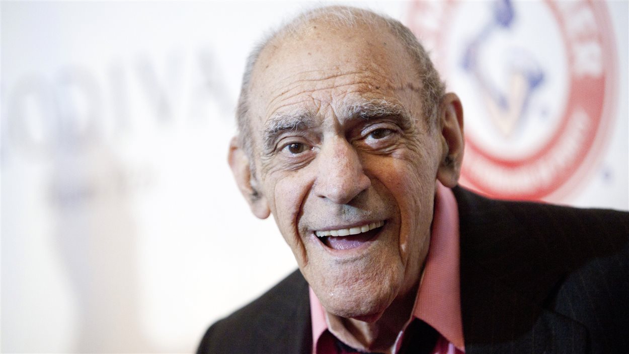 L'acteur américain Abe Vigoda en 2012. L'acteur américain Abe Vigoda en 2012.
