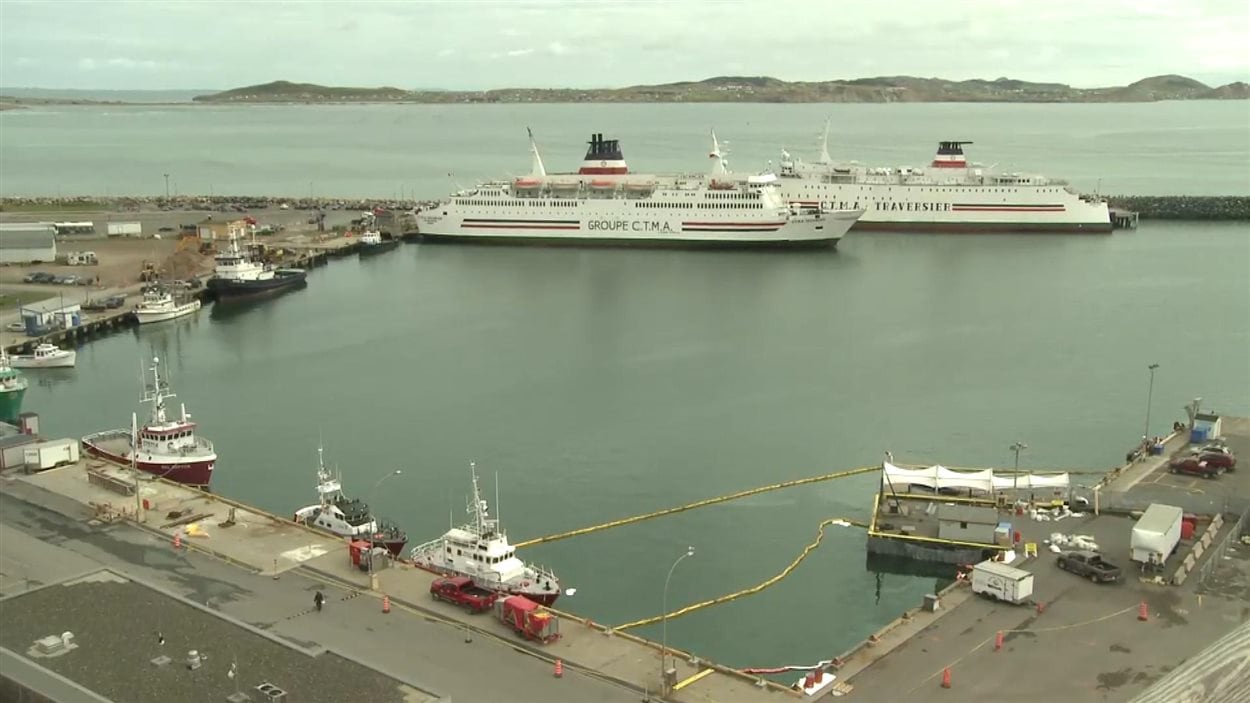 Déversement au port de Cap-aux-Meules en 2014 Déversement au port de Cap-aux-Meules en 2014